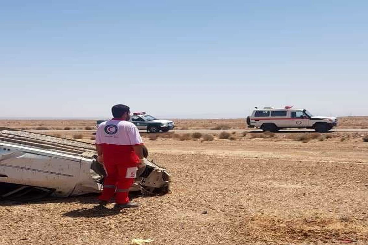 یک مصدوم و یک فوتی در حادثه واژگونی خودرو سواری ال 90 در محور اردکان به نایین