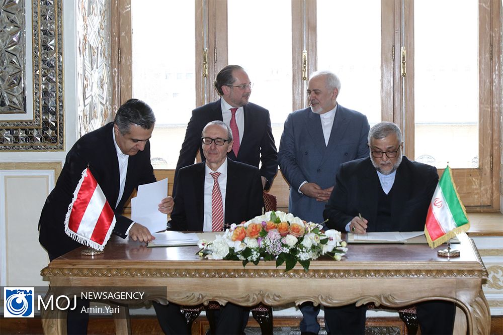 امضای سند همکاری و دیدار وزیر خارجه اتریش با ظریف