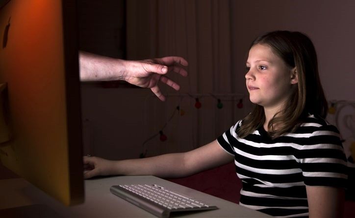 «سایبربولینگ» پدیده ناپسند امروزی/آزارهای اینترنتی مهمترین عامل تهدید کننده کودکان و نوجوانان در فضای مجازی
