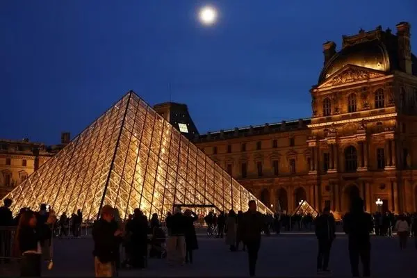 فرانسه از نصب راهبندهای ضد خودرو در اطراف موزه لوور خبر داد