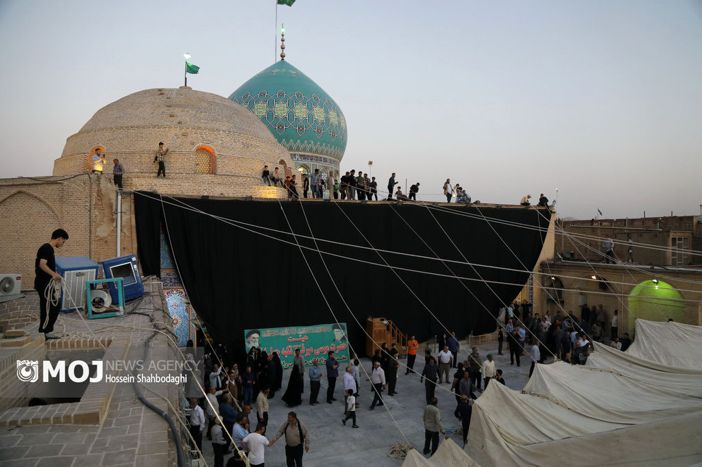 بر پایی خیمه عزای حسینی در امام زاده موسی مبرقع قم 