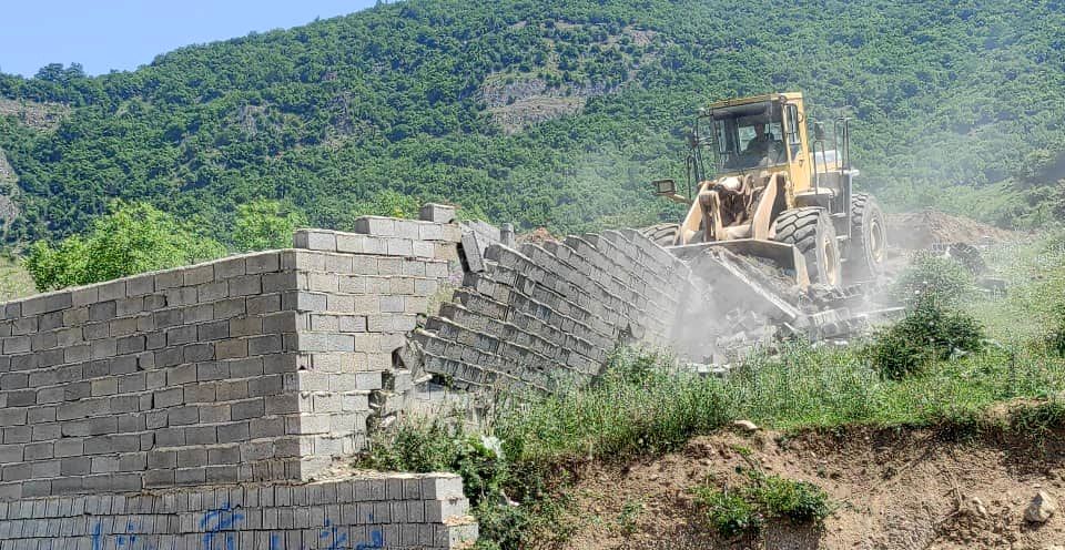 تخریب 50 مورد دیوارکشی غیرمجاز در اراضی ملی و کشاورزی