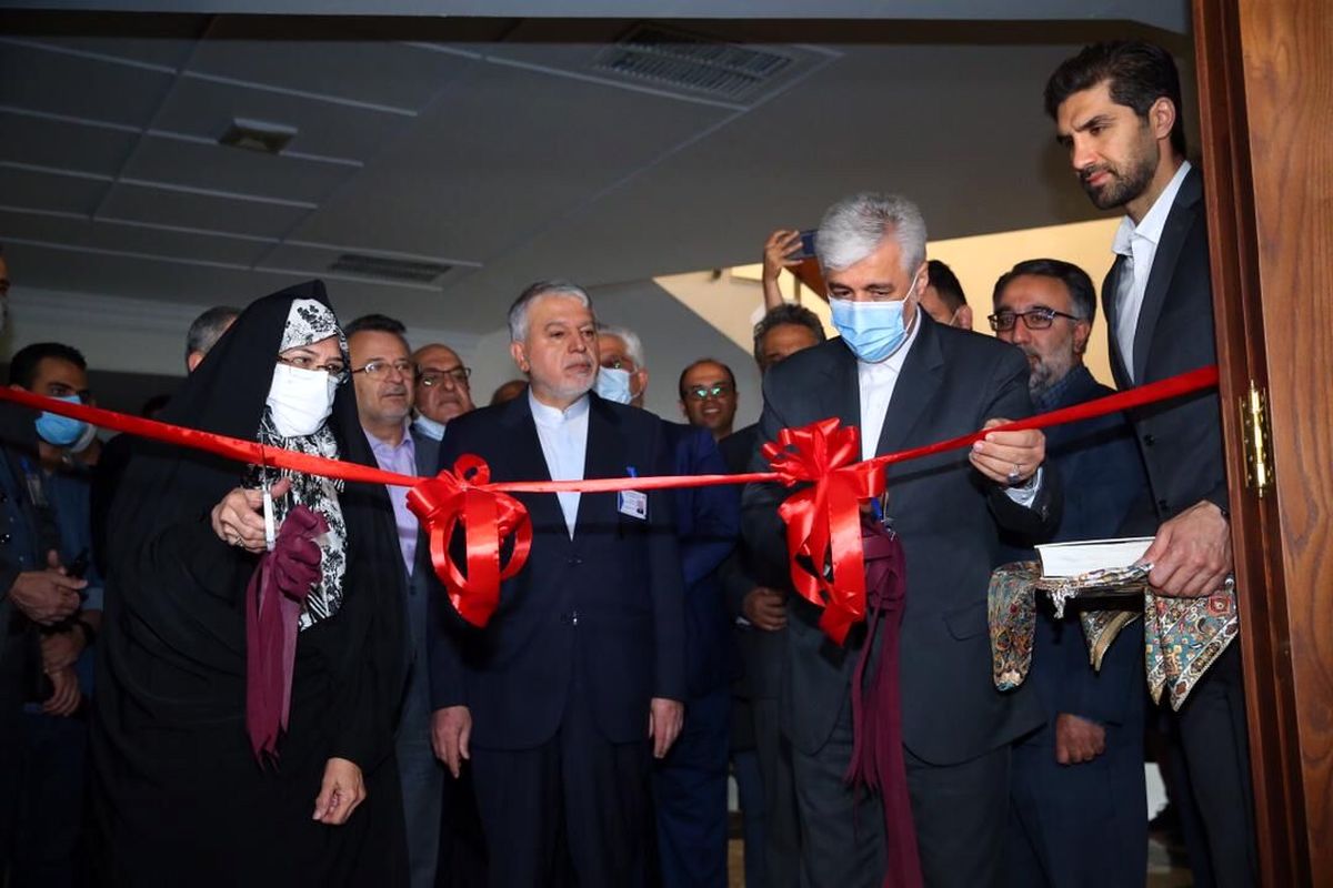 افتتاح سالن آموزش آکادمی ملی المپیک/ سوال وزیر از علت تاریکی