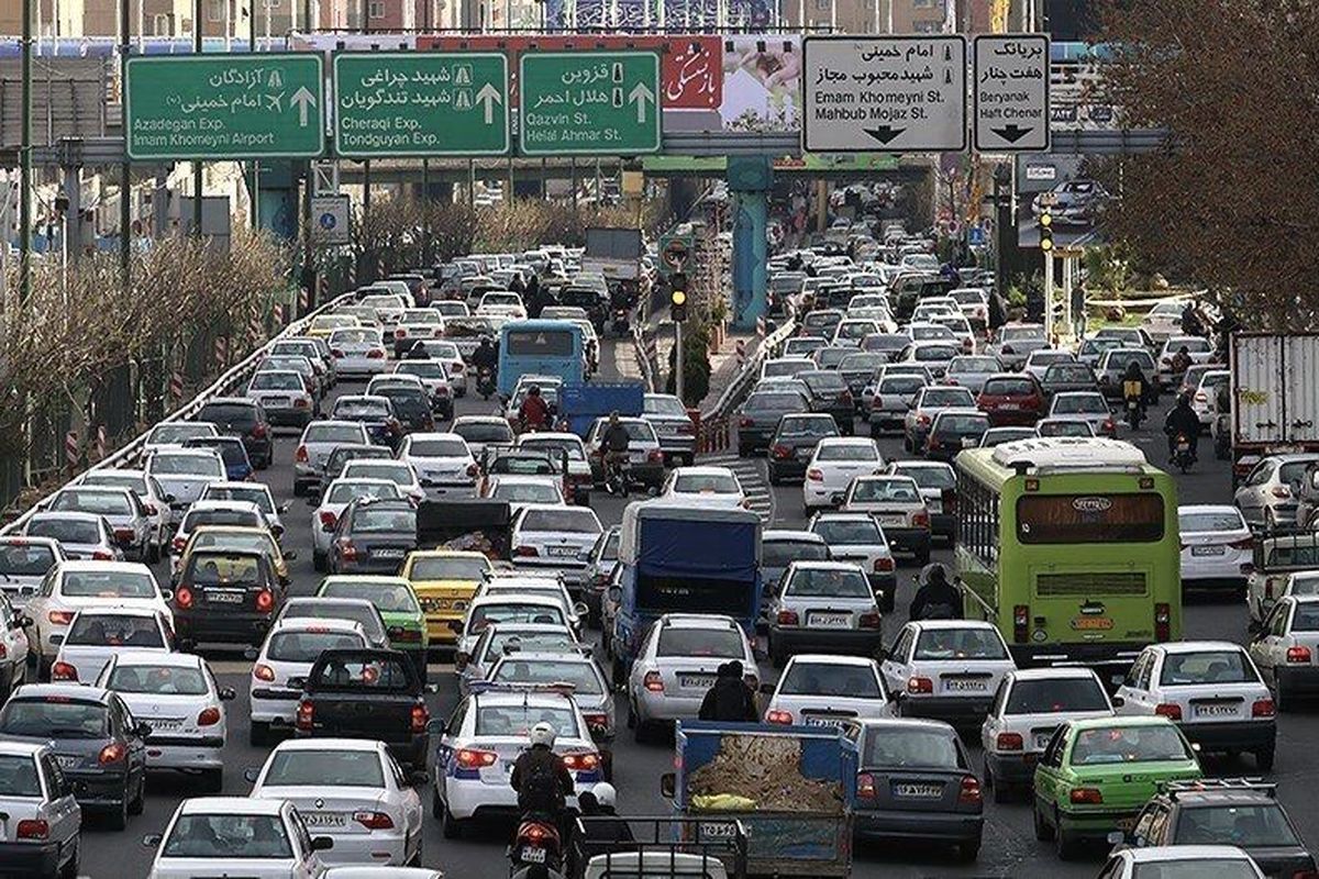 آزاد راه کرج _ تهران زیر بار ترافیک سنگین است