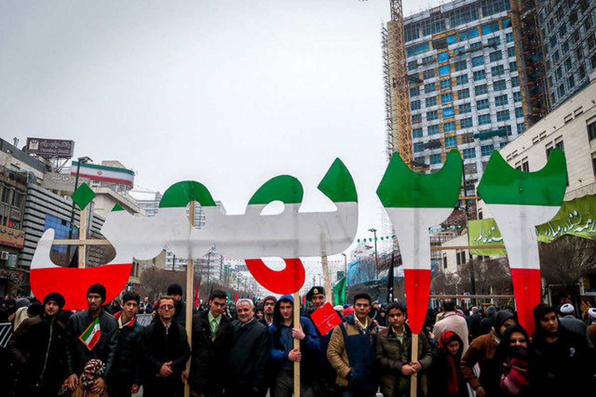 نوجوانان و جوان امروز پای کار انقلاب هستند/ایران قوی امروز جز کشورهای صاحب نظر است 