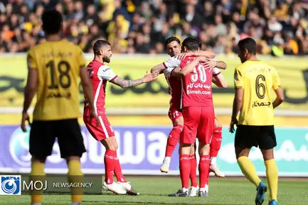 دیدار تیم های فوتبال سپاهان و پرسپولیس