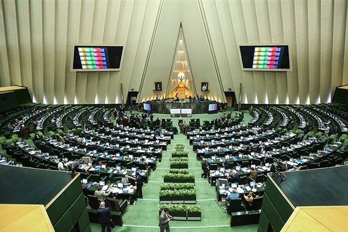 سرنوشت «فراکسیون سوم» در سایه تردید / مخالفت لاریجانی با تشکیل فراکسیون جدید در مجلس