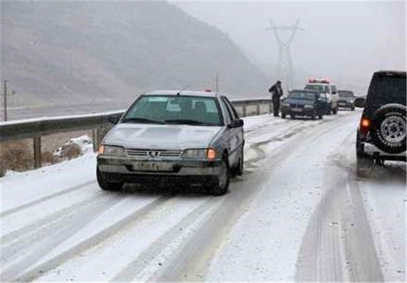 محور تیران – داران در پی یخبندان مسدود شد