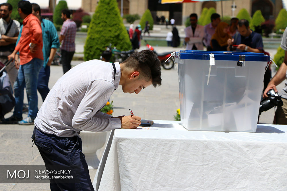 وزارت ارشاد یک نظرسنجی را بعد از انتخابات علنی کرد