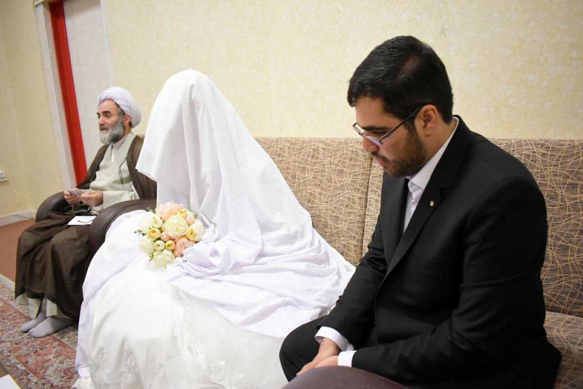 مهریه ازدواج در حد متعارف تعیین شود/برگزاری مراسم ازدواج زوج گیلانی در دفتر نماینده ولی فقیه در گیلان