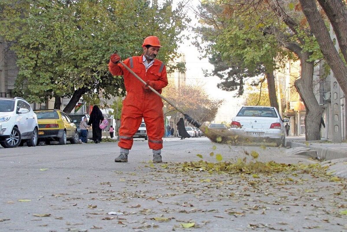 کارگران شهرداری مهران در انتظار حمایت/ مسئولان چاره‌ای بیندیشند