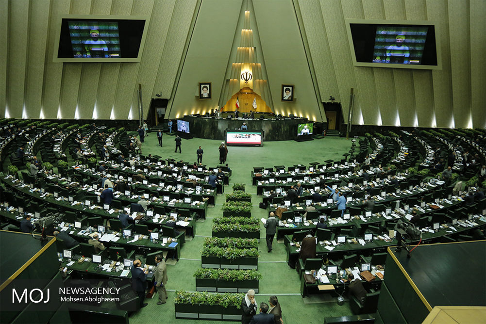 درگیری در مجلس پس از سخنان محمود صادقی