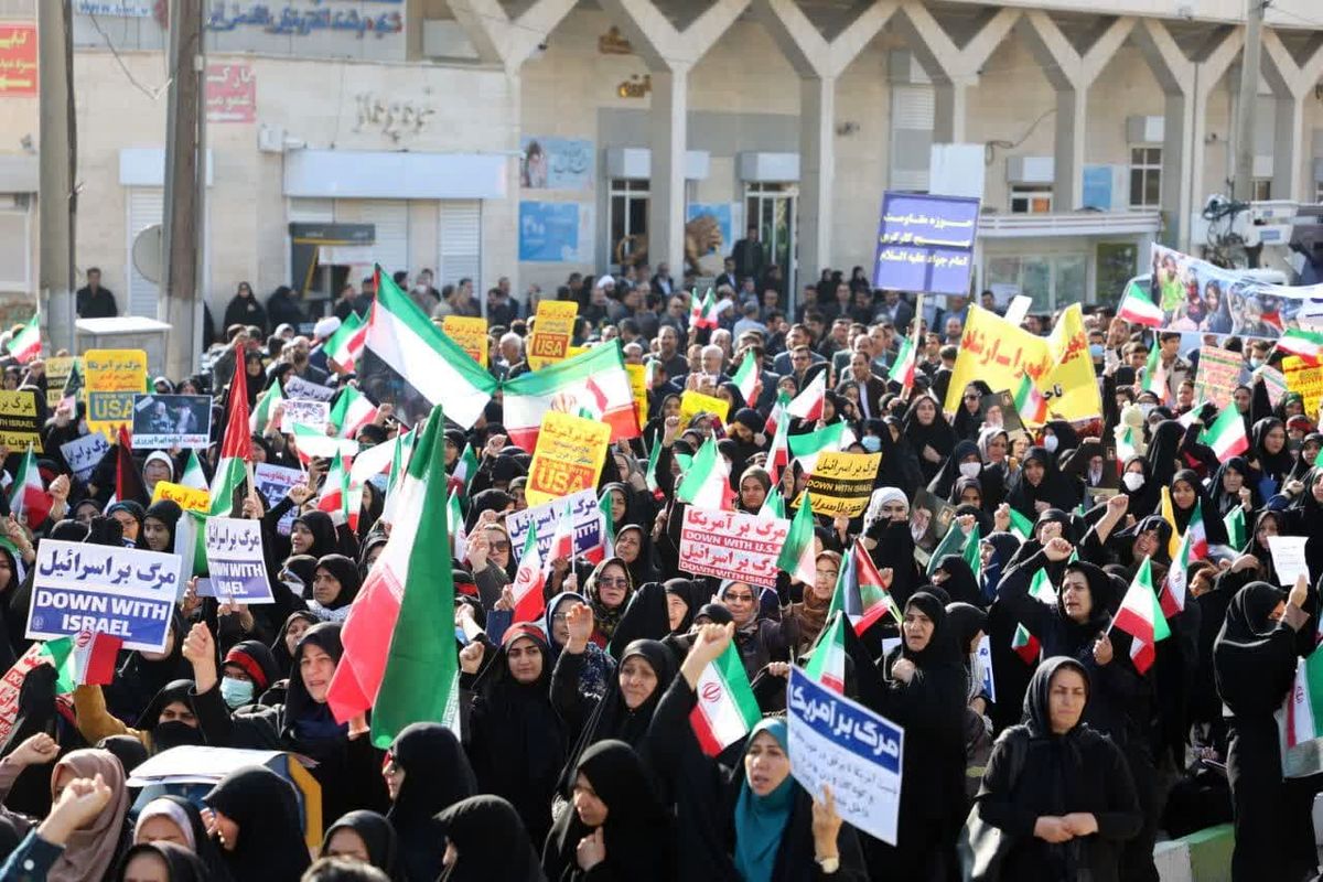 مردم اصفهان در محکومیت جنایت تروریستی کرمان راهپیمایی می‌کنند