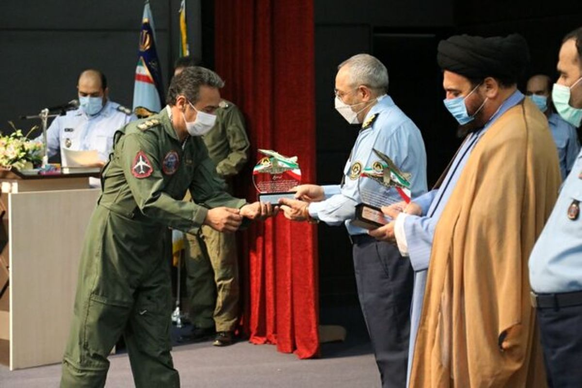 برگزاری مراسم دانش‌ آموختگی خلبانان پایگاه هوایی شهید لشکری 