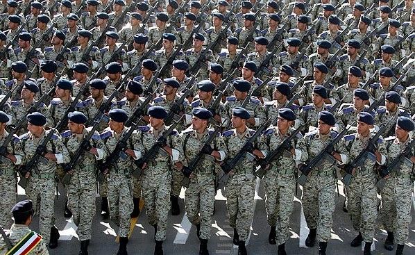 مراسم رژه روز ارتش در بزرگراه امام خمینی (ره) کرمانشاه برگزار می‌شود