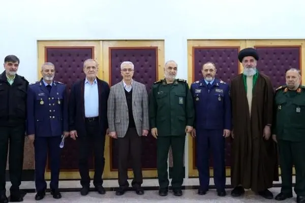 پزشکیان با فرماندهان عالی‌رتبه نیروهای مسلح دیدار کرد