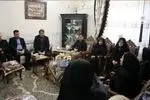 حضور دختر رئیس جمهور در منزل خانواده جانباختگان حادثه کرمان