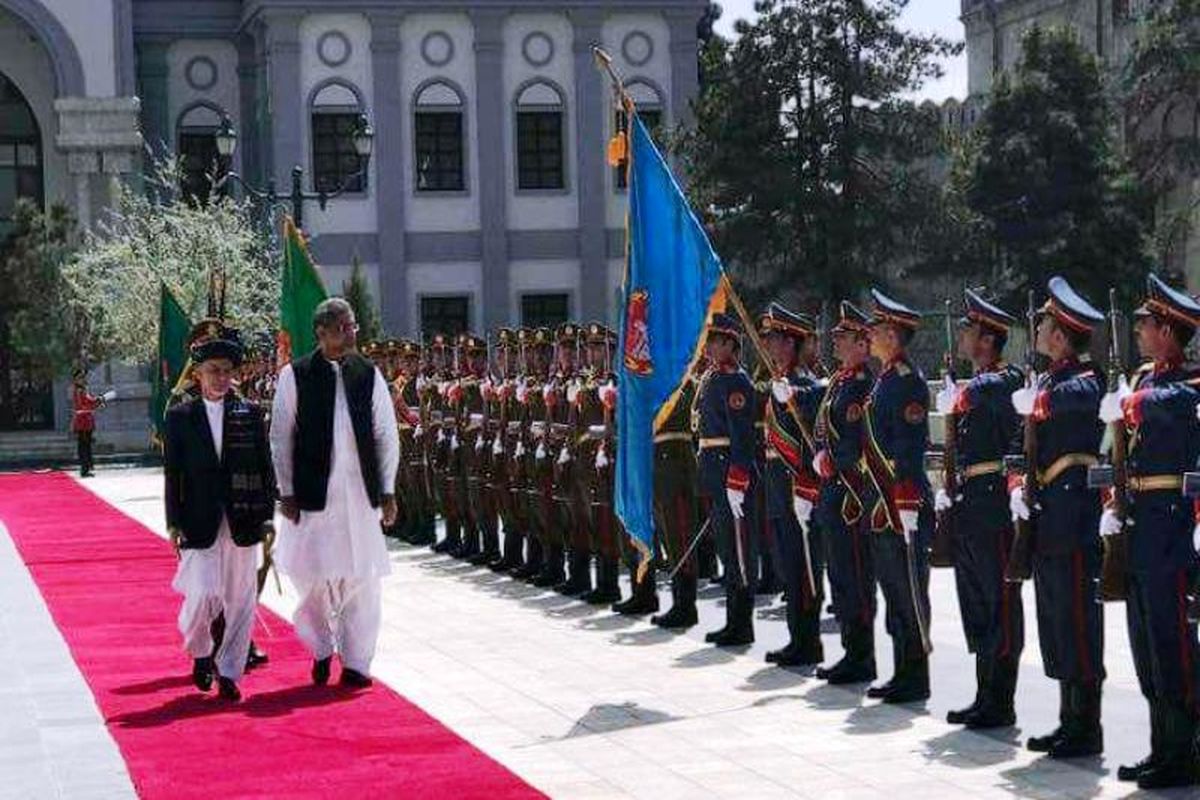 صلح با طالبان؛ موضوع اصلی سفر نخست وزیر پاکستان به افغانستان