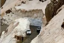 برف و باران به دل برخی از جاده‌ها زد