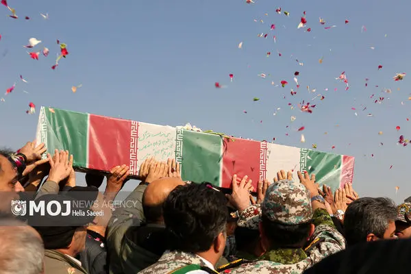 پیکر پاک شهید «سید مجتبی شهیدی» در بندرلنگه تشییع شد