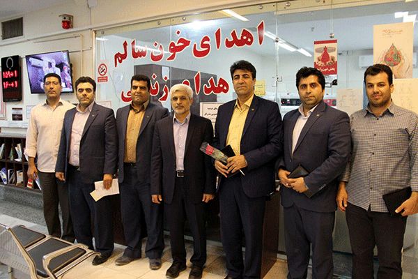 مدیر و کارکنان بانک رفاه استان لرستان خون اهدا کردند
