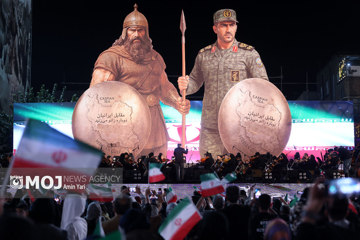 رونمایی از مجسمه «زانو زنندگان برابر ایران»