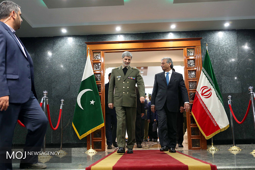 دیدار وزیر تولیدات دفاعی پاکستان با امیر حاتمی