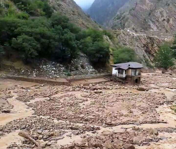 عمق حادثه سیل روستاهای چالوس خیلی زیاد است/ مخابرات مازندران ما را سر کار گذاشته است