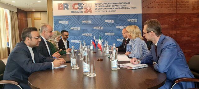 سخنگوی وزارت خارجه با همتای روس خود در مورد تقویت همکاری‌های رسانه‌ای دو کشور رایزنی کرد