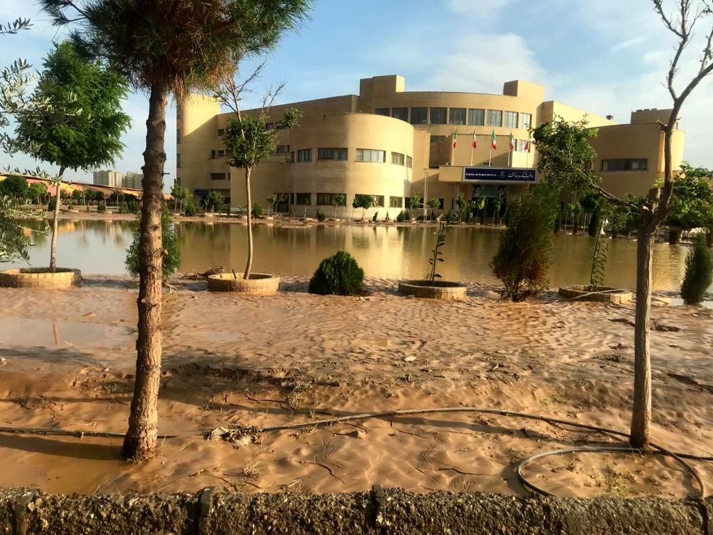 خسارت تگرگ و بارندگی شدید یزد به خوابگاه های دانشجویی دانشگاه علوم پزشکی