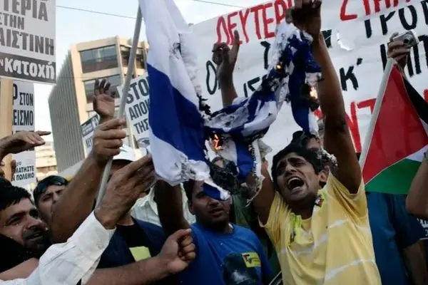 محاصره صدها گردشگر اسرائیلی در بندر سودا یونان به‌دلیل اعتراضات ضد صهیونیستی