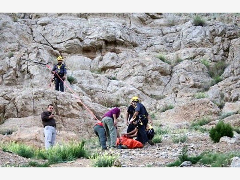 نجات 4 کوهنورد گرفتار در ارتفاعات کوه صفه اصفهان