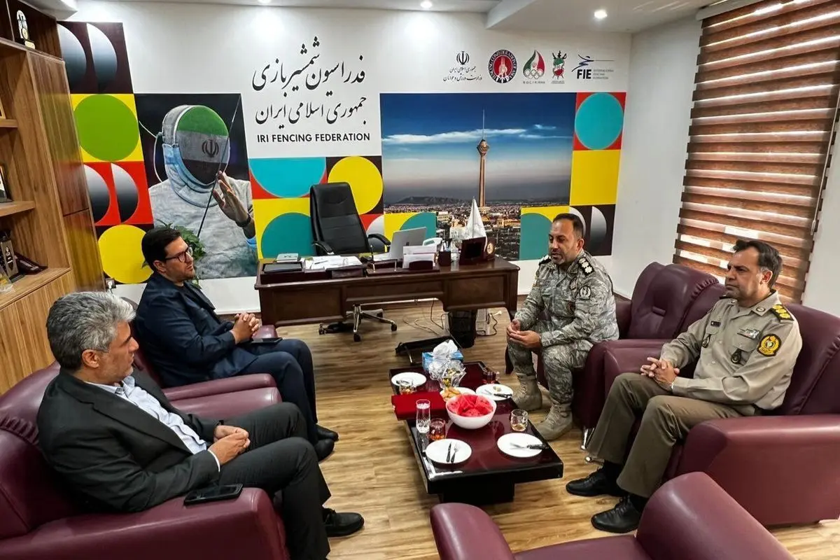 رئیس فدراسیون شمشیربازی با مسئولان ارشد وزارت دفاع دیدار کرد