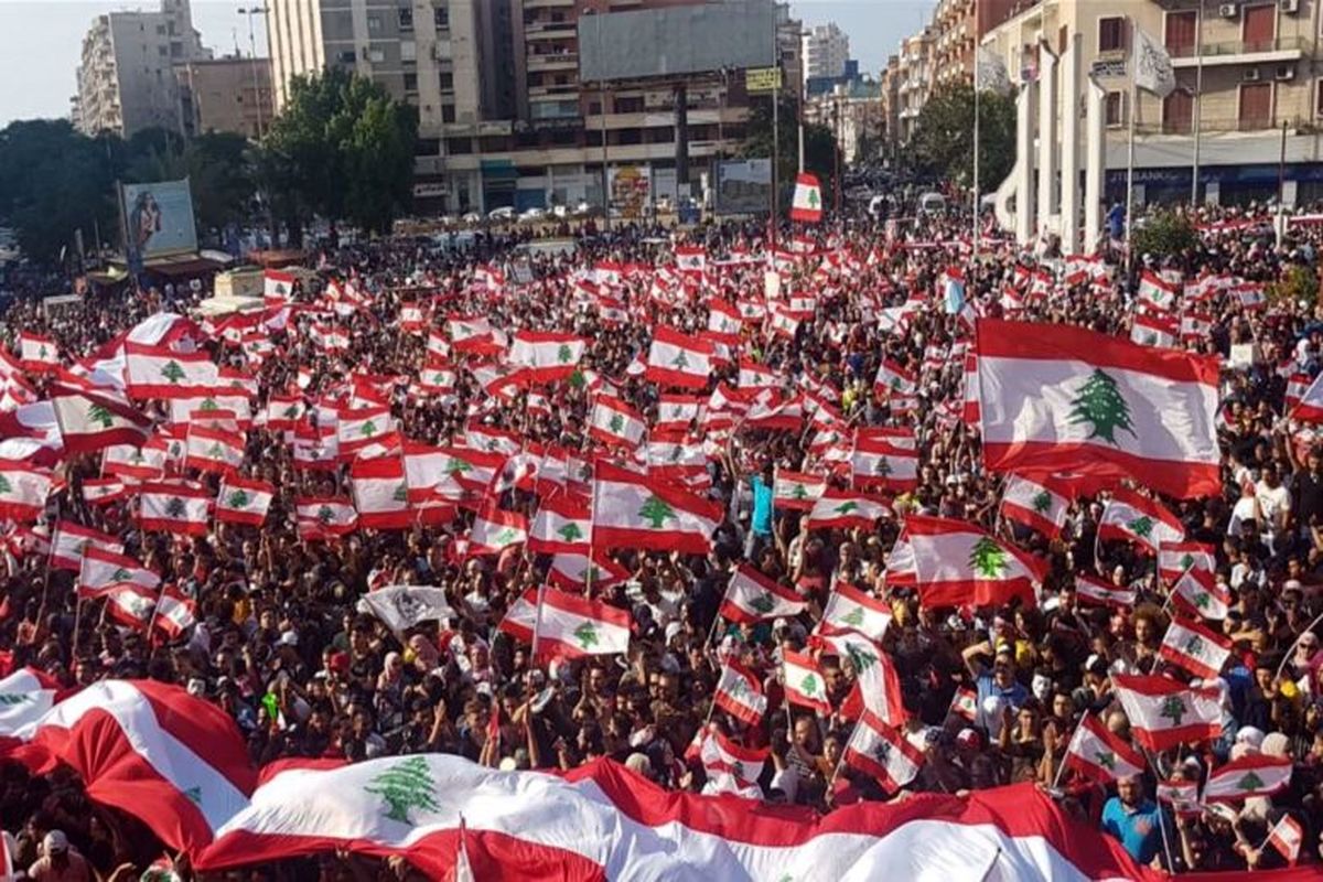 Protesters block roads in Lebanon