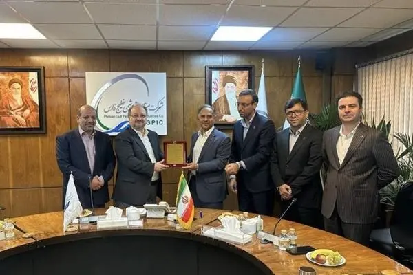 تبریک مدیرعامل بانک تجارت به هلدینگ خلیج‌فارس در پی کسب رتبه ۱۲ رده‌بندی جهانی ICIS