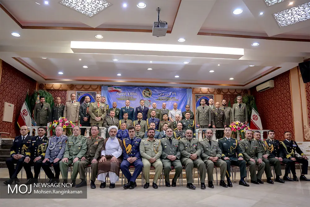 دیدار وابستگان نظامی بیش از ۳۰ کشور با فرمانده نیروی زمینی ارتش