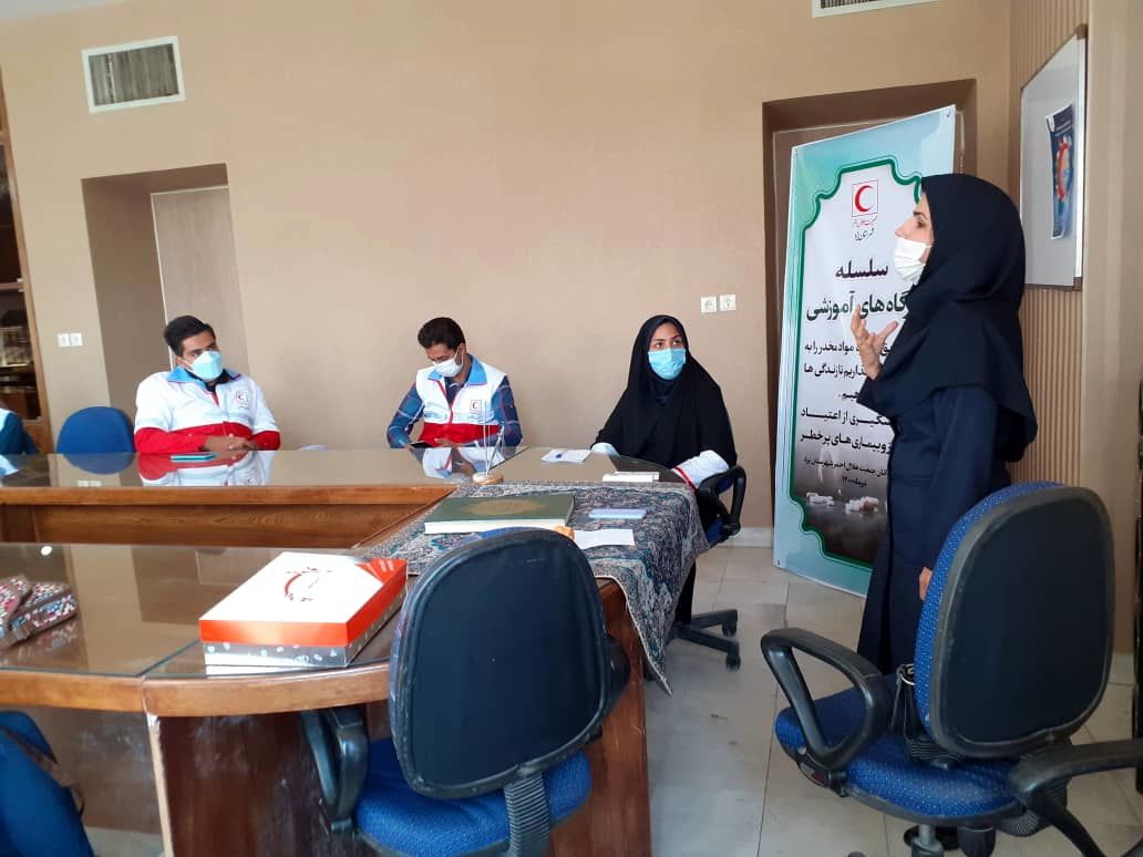 برگزاری سلسله کارگاه آموزشی پیشگیری و درمان اعتیاد ویژه جوانان هلال احمر شهرستان یزد