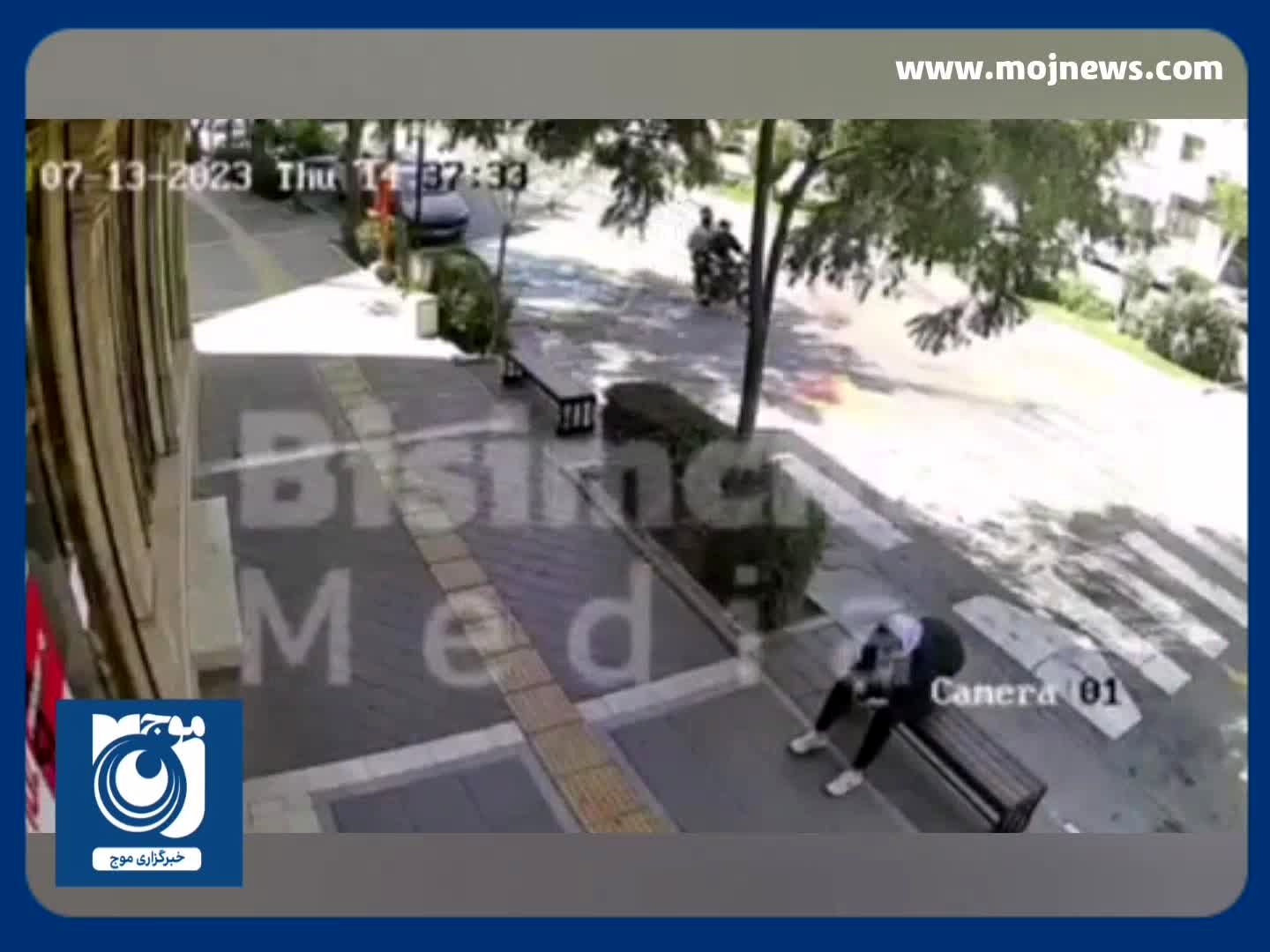 دستگیری ۱۰ ثانیه‌ای موبایل‌قاپ توسط پلیس گشتی لباس شخصی در مشهد! + فیلم