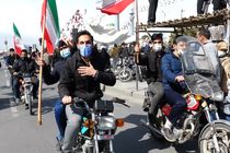 راهپیمایان ۲۲ بهمن در مسیر شهدای انقلاب گام برداشتند