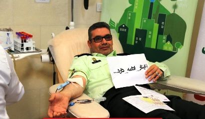 اهدای خون توسط فرمانده نیروی انتظامی استان قم