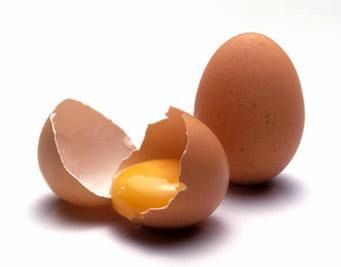 اغلب تخم مرغ های رنگی بازار تخم مرغ محلی نیستند و این یک سودجویی است