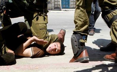خشونت نظامیان صهیونیست علیه جوانان فلسطینی + عکس