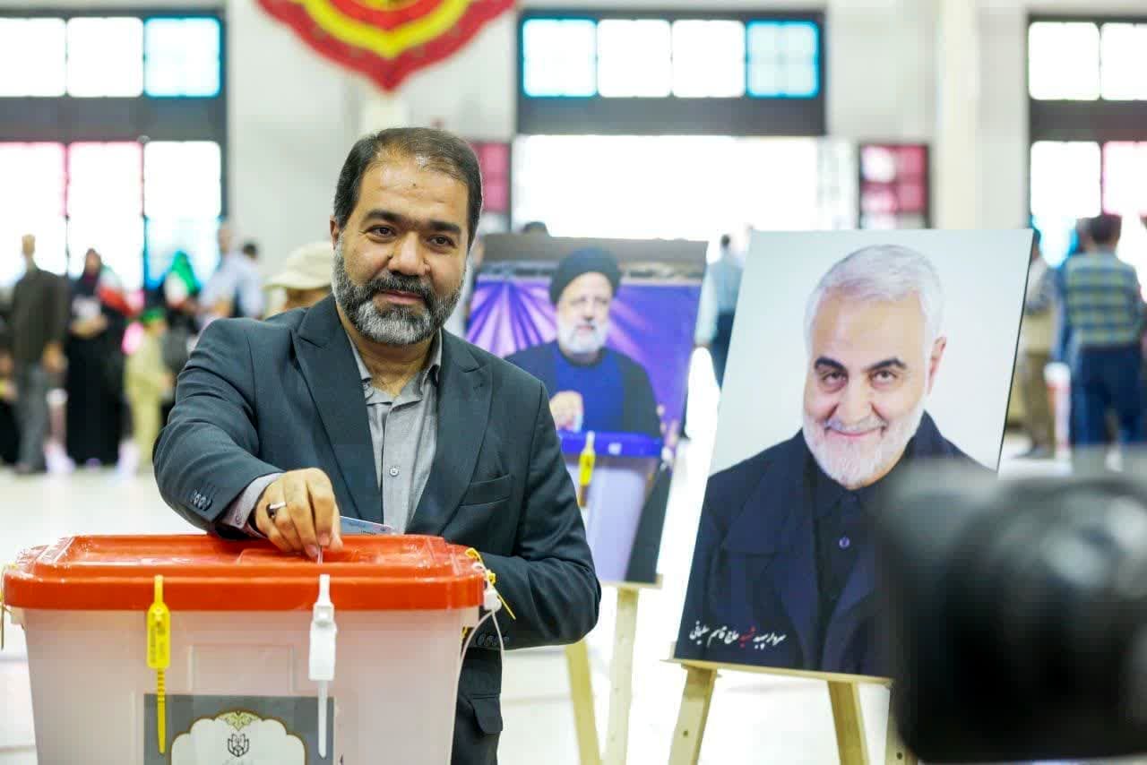 استاندار اصفهان رأی خود را به صندوق انداخت