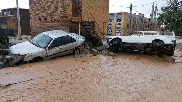 سیلاب فیروزکوه ۱۰ فوتی، ۱۶ مفقودی و ۱2 مصدوم داشت