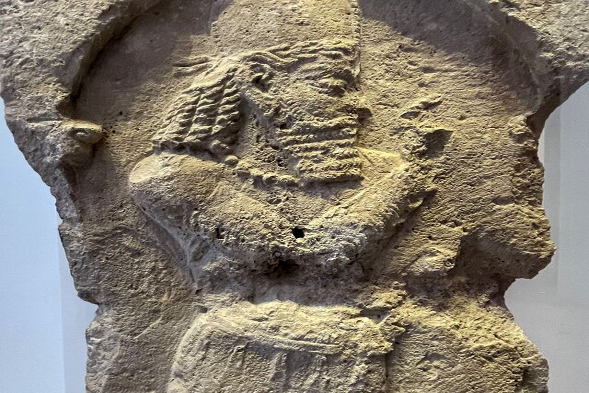 سنگ‌نگاره ساسانی، مجسمه سنگی با قدمتی دوهزار ساله