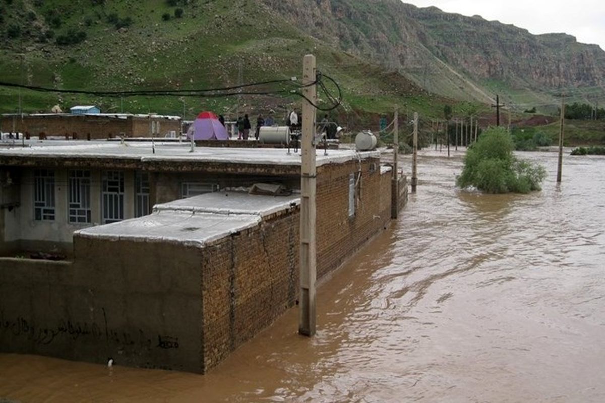 باران و سیل راه ۲۰ روستای کلات را مسدود کرد 