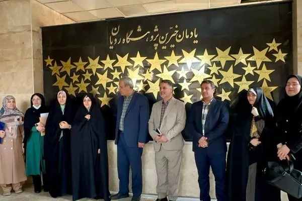 بهروز آذر از پژوهشگاه رویان بازدید کرد