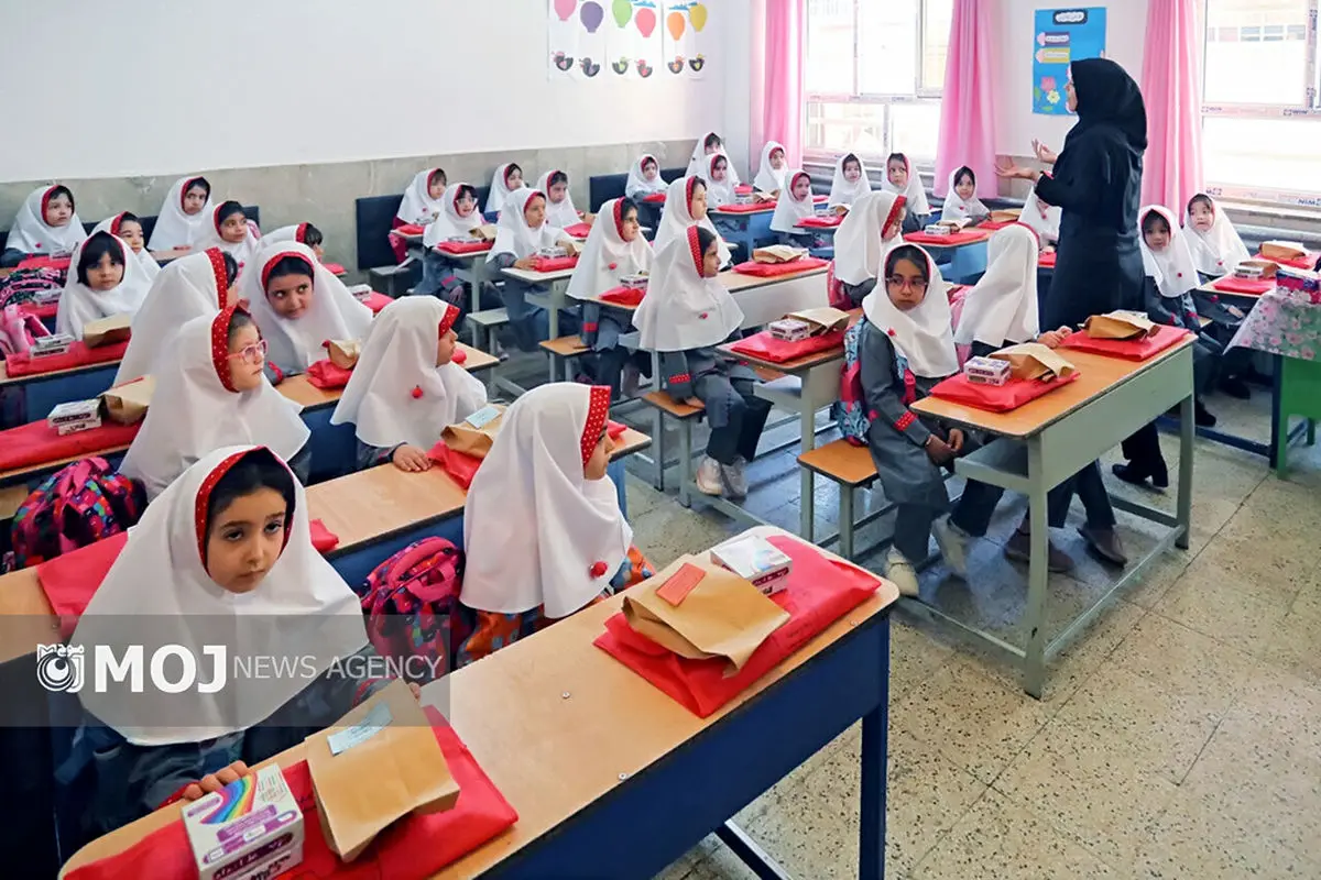 مدارس و کلاس باز