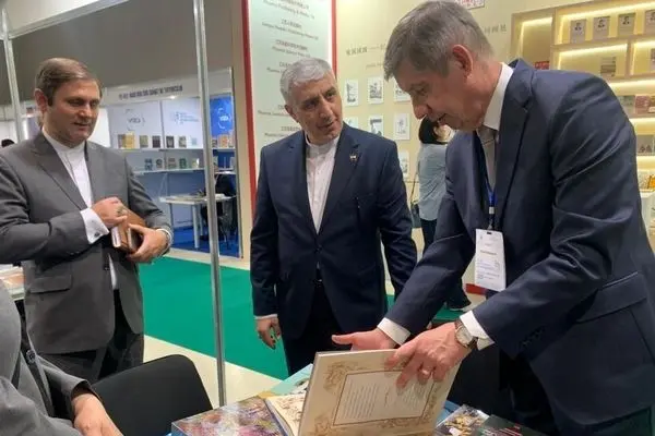 حضور فعال خانه کتاب و ادبیات ایران با ۴۰۰ عنوان اثر در باکو