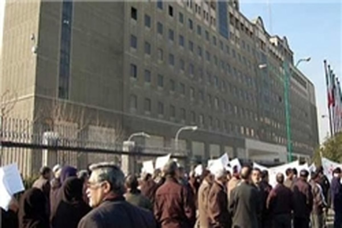 متخصصان بیهوشی مقابل مجلس شورای اسلامی تجمع کردند